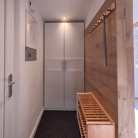Haeusli, Klimaanlage, Terrasse, Smart Tv * ורניגרוד